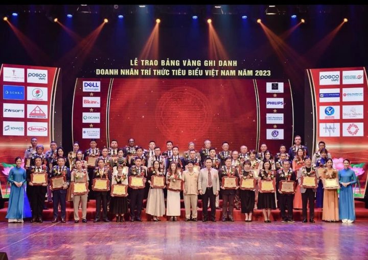 Kim Vũ Minh được vinh danh tại Lễ trao Bảng vàng ghi danh doanh nhân trí thức tiêu biểu Việt Nam 2023