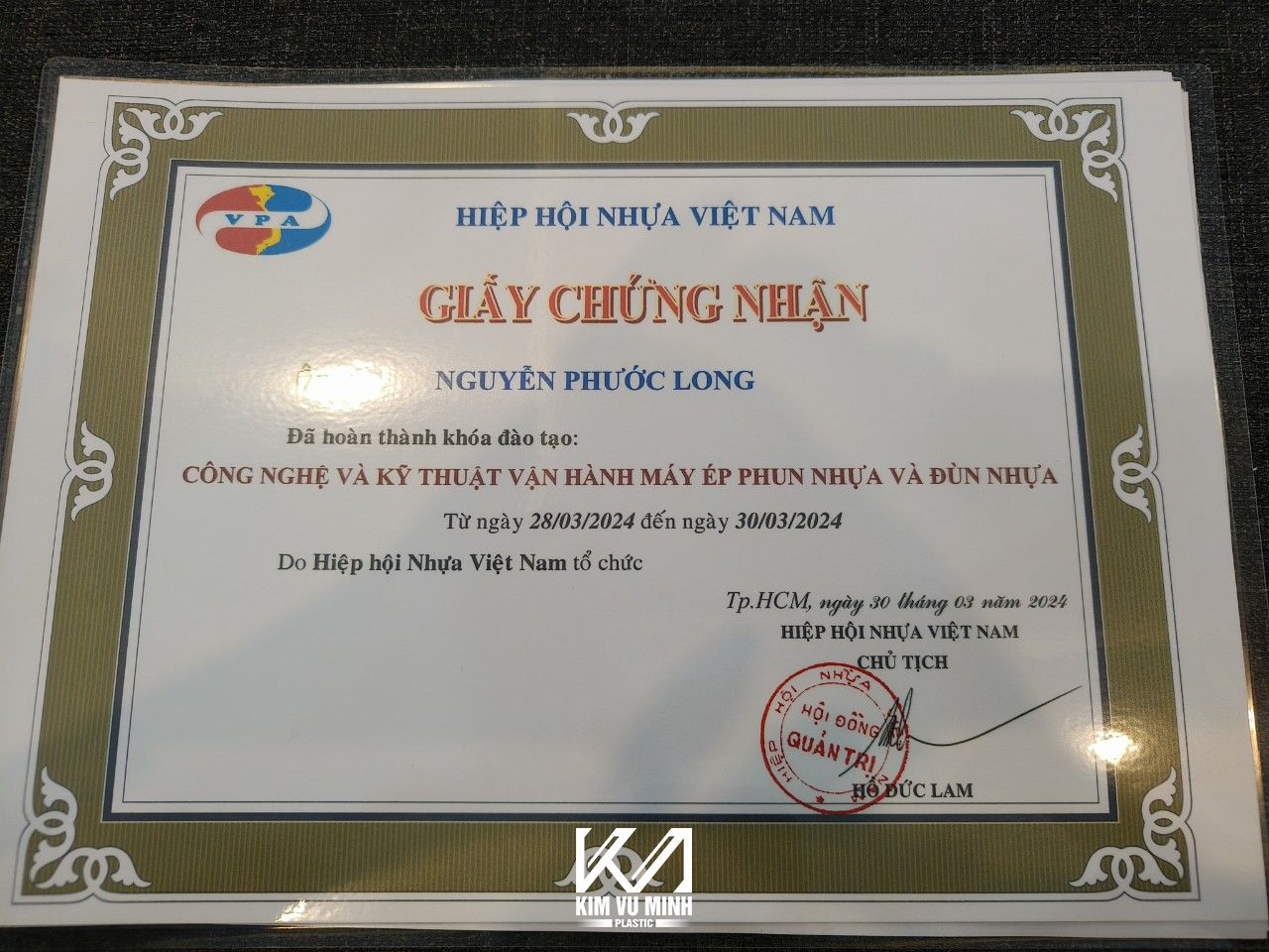 Ảnh giấy chứng nhận anh Long hoàn thành khóa học