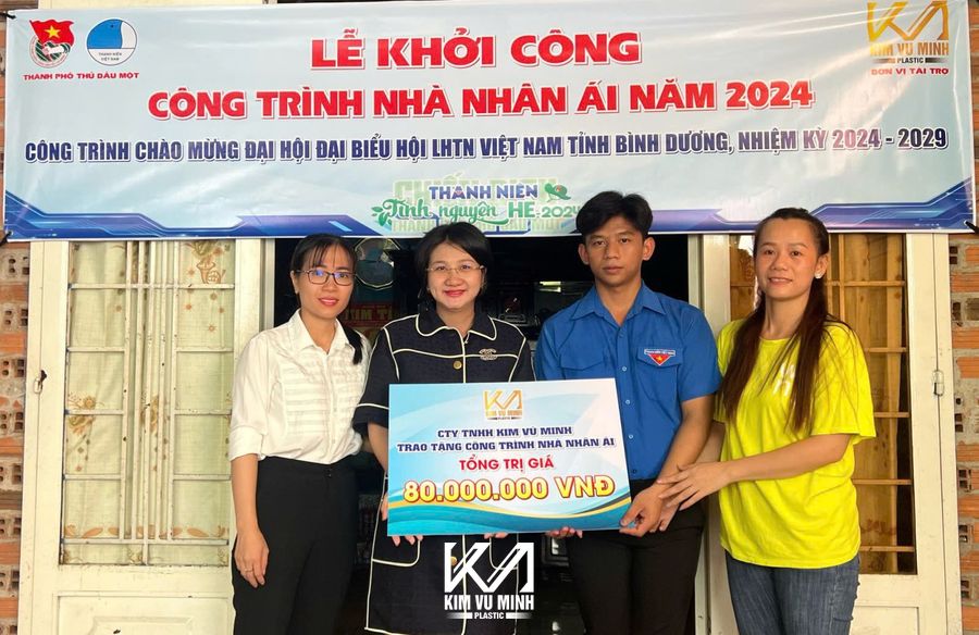 Kim Vũ Minh đã Trao tặng nhà nhân ái cho thanh niên có hoàn cảnh khó khăn